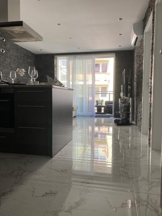 Swiss Luxury Apartment Mosonmagyaróvár Esterno foto
