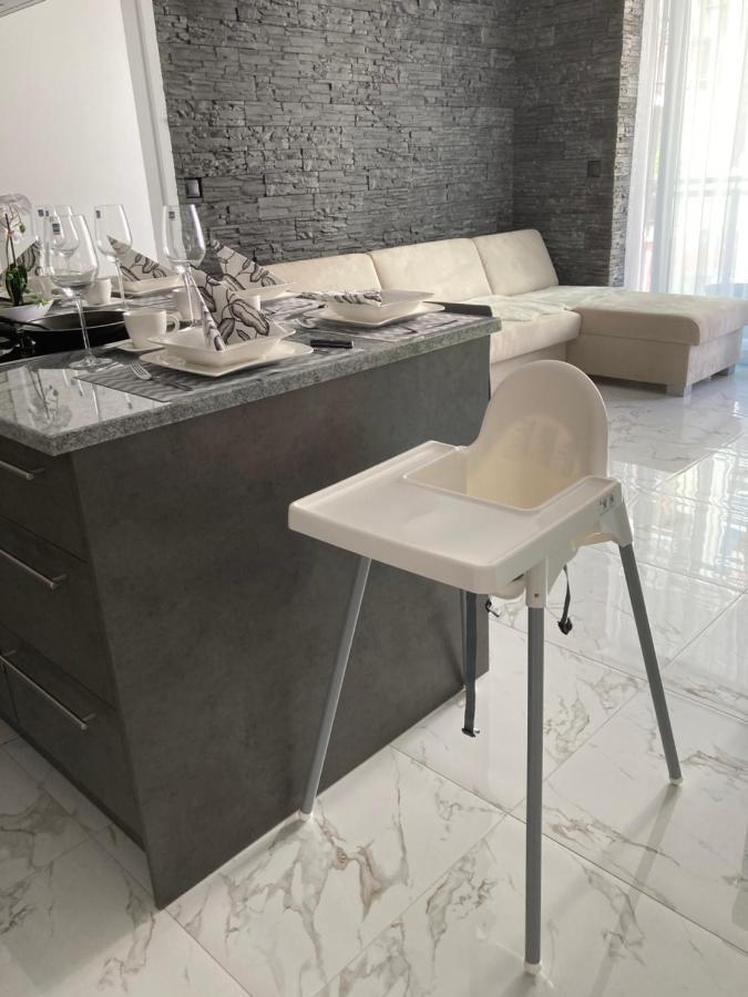 Swiss Luxury Apartment Mosonmagyaróvár Esterno foto