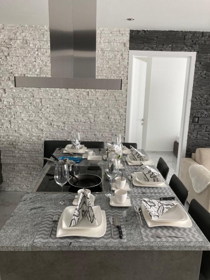 Swiss Luxury Apartment Mosonmagyaróvár Esterno foto