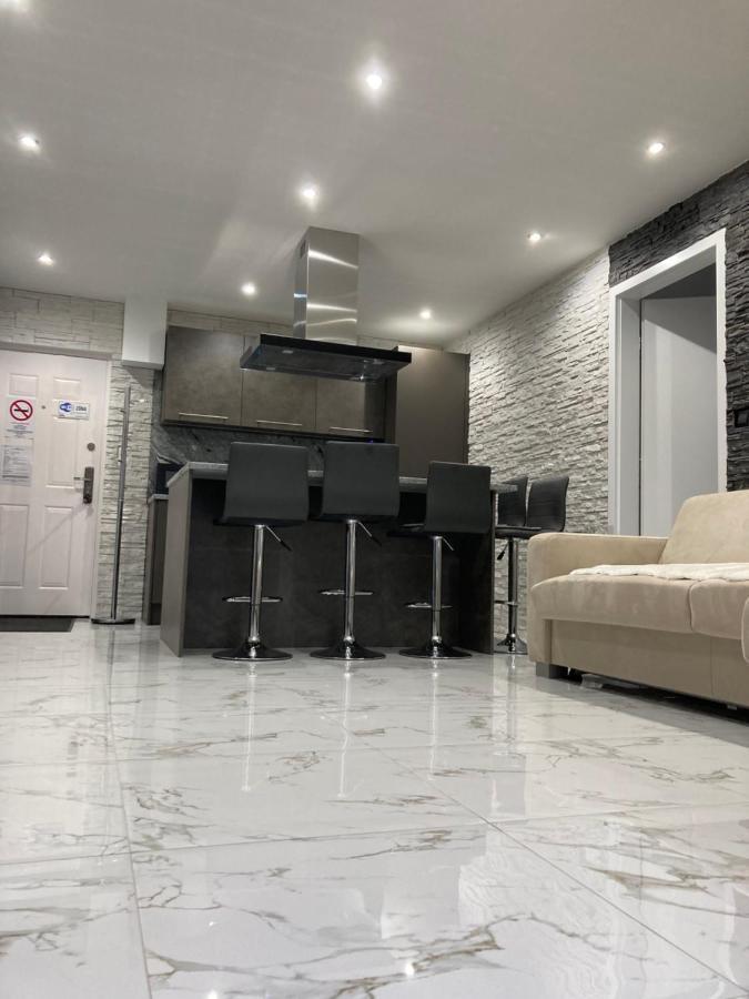 Swiss Luxury Apartment Mosonmagyaróvár Esterno foto
